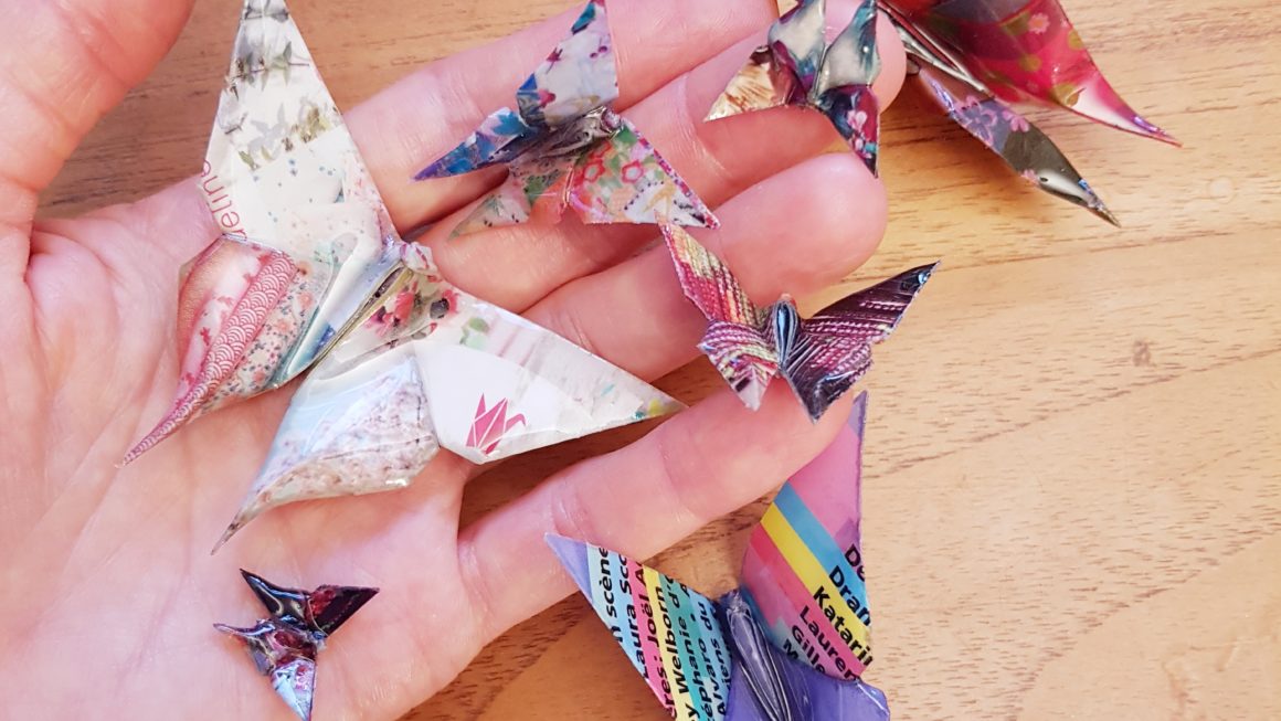 Recyclage et pliage de papiers en papillons