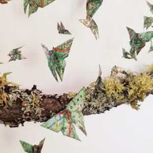 papillons en origami, cartes routières